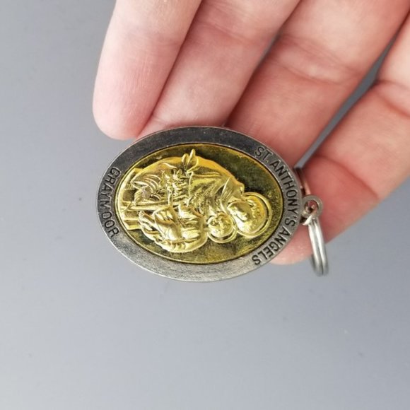 St. Anthonys Angels Graymoor 2 Tone Religious Keychain - Picture 5 of 5